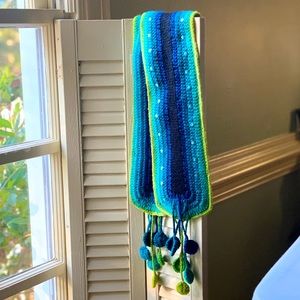 ✨$3 if bundled✨ Retro Sequined Tassel Scarf